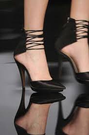 bilekten-bağlamalı-stiletto-ayakkabı