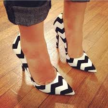 siyah-beyaz-stiletto-ayakkabı