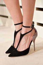 siyah-farklı-stiletto-ayakkabı